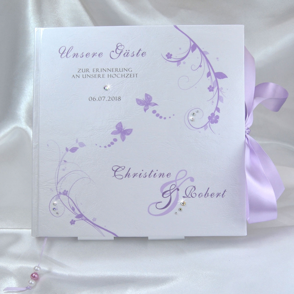 personalisiertes Gästebuch zur Hochzeit mit Schmetterlingen und Blumen in zartem Flieder